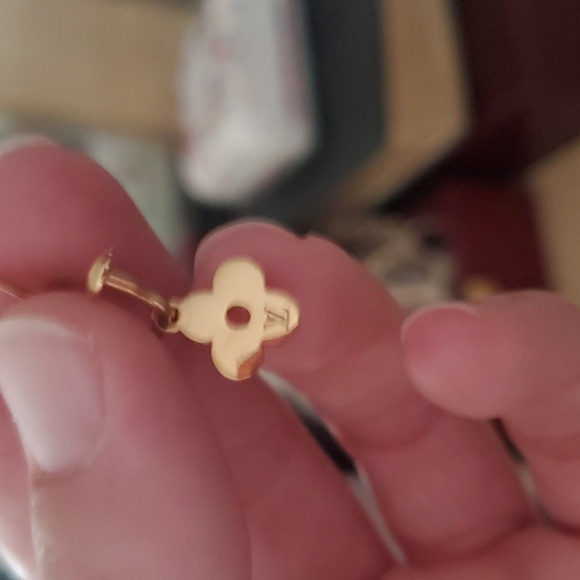 COPY - Louie Vuitton earrings!! - Picture 4 of 6